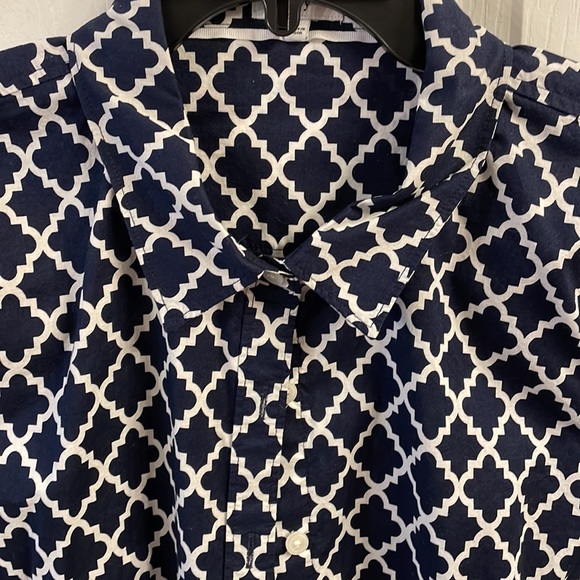 Size large crown and ivy button front short. Great condition. - Picture 2 of 4